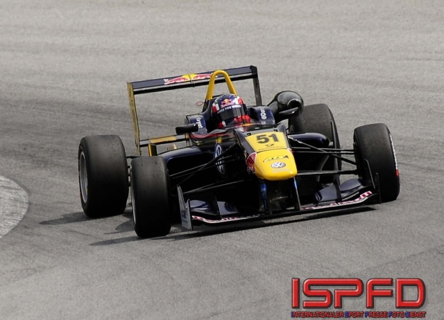 Formel3-Kvyat-01-0420