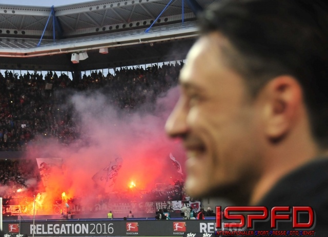 ISPFD_DFL_Relegation-Liga1_N-F-Kovac-Fans-Bengalo-136