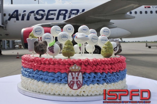 Erstflug-Serbien-010035-Torte